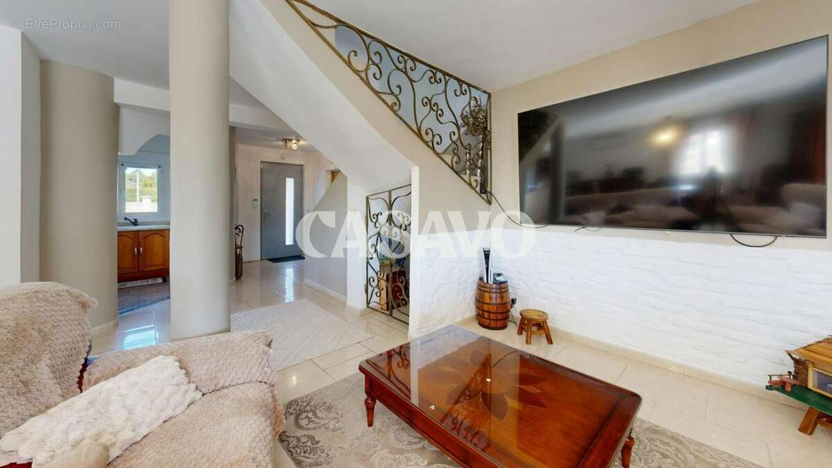 Vente Maison 10 pièces de 231m² - 84300 Taillades - photo 6