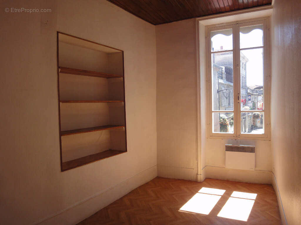 Appartement à VALREAS