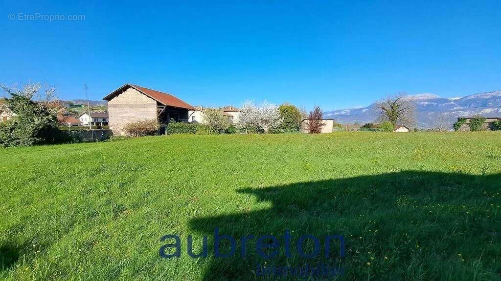 Terrain à CHARNECLES