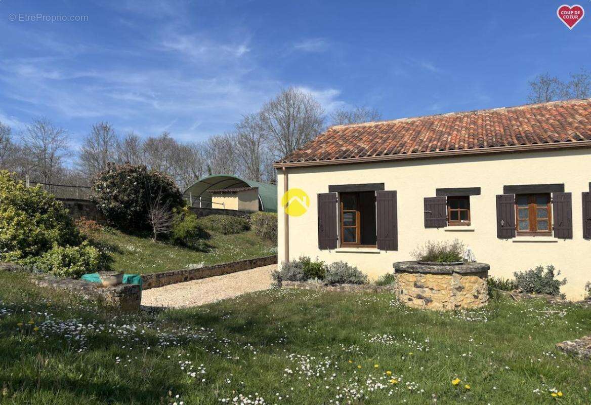 Maison à SAINT-AVIT-DE-VIALARD
