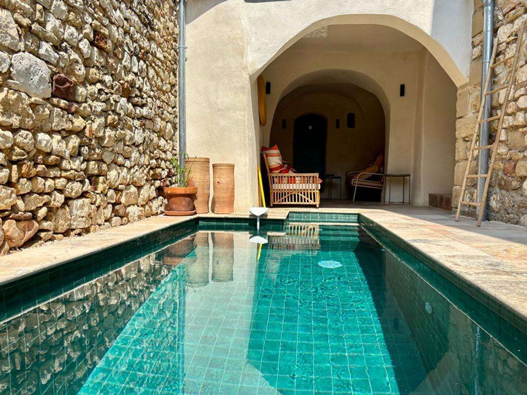 Maison en pierre rénovée avec piscine - photo 2