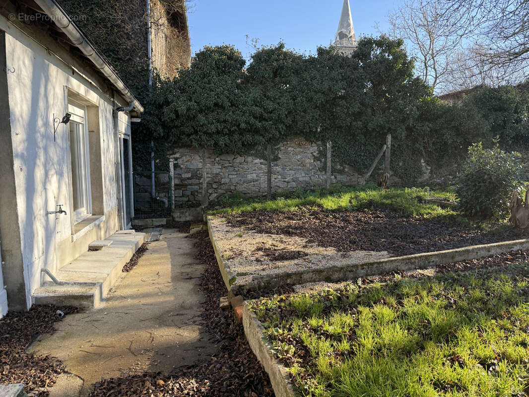 Maison à MAGNAC-BOURG