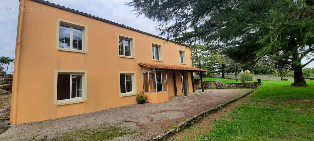 Maison à XANTON-CHASSENON