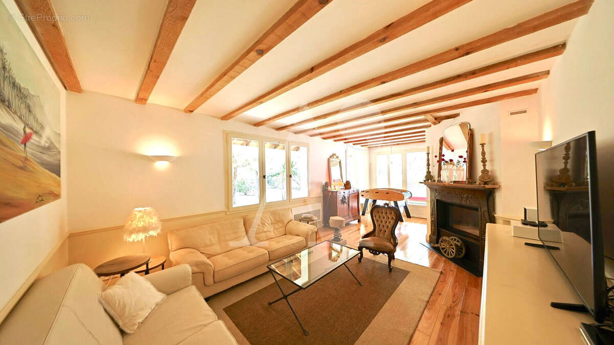 Maison à SAINT-JULIEN-EN-BORN