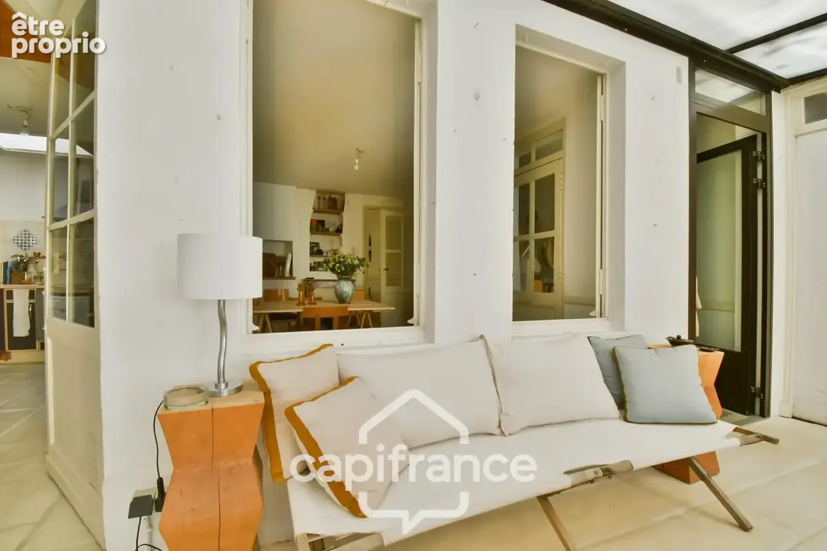 En CHARENTE MARITIME, A SAINT JEAN D'ANGELY (17), Maison de caractère à vendre 12 pièces  avec jardin, proche commerces - photo 12