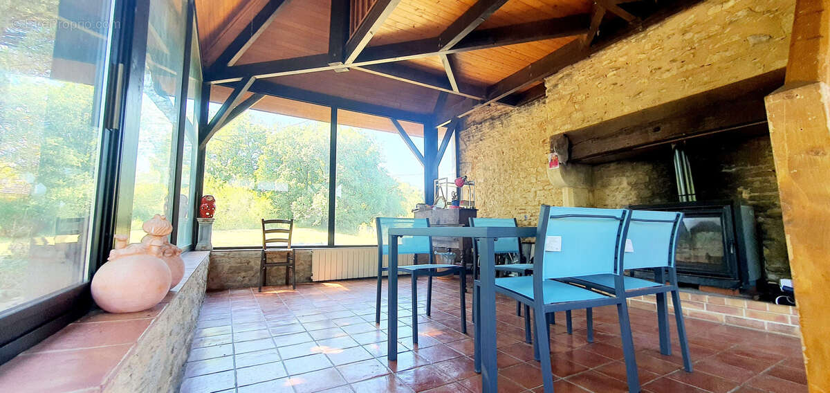 Maison à BLANQUEFORT-SUR-BRIOLANCE