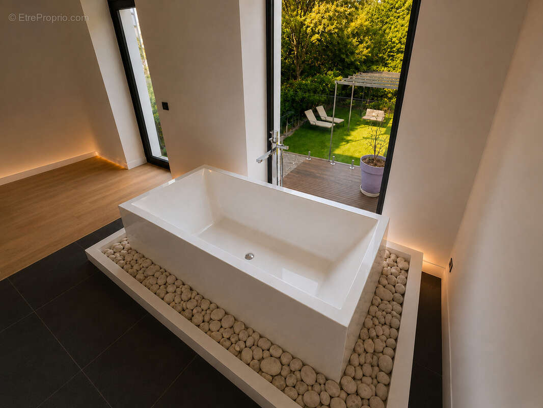 13008 Carré d'or - Propriété de caractère avec jardin et piscine   Marseille - photo 18