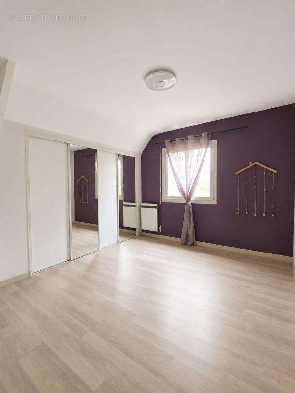 Maison familiale lumineuse 193 m² avec fort potentiel - 4/5 chambres - Grand jardin - photo 8