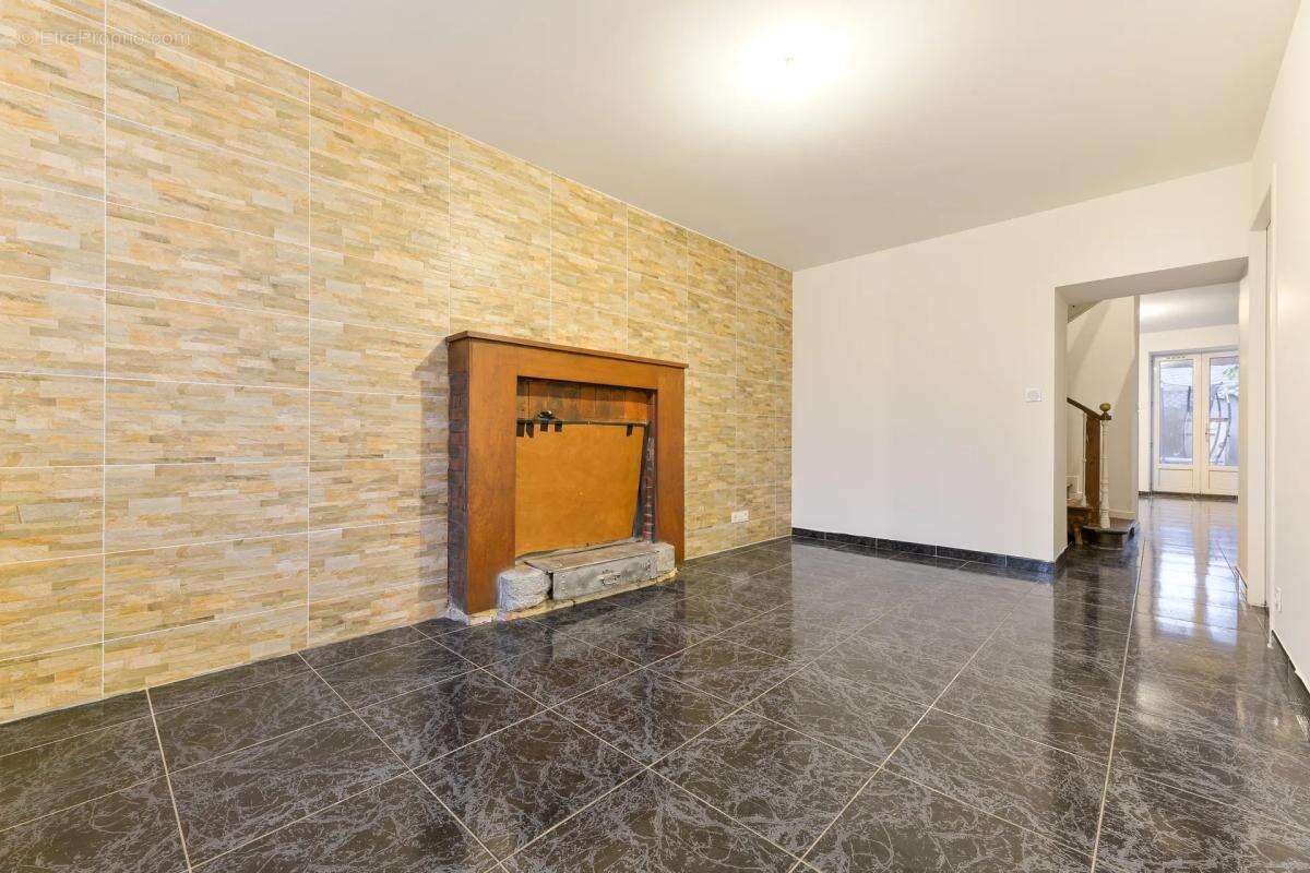 Maison à AIGREFEUILLE-SUR-MAINE