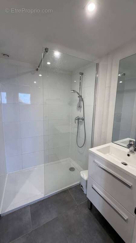 Vente à terme LIBRE sur 10ans - Appt F1 à Fréjus 83600 avec Cave - Centre ville - photo 8