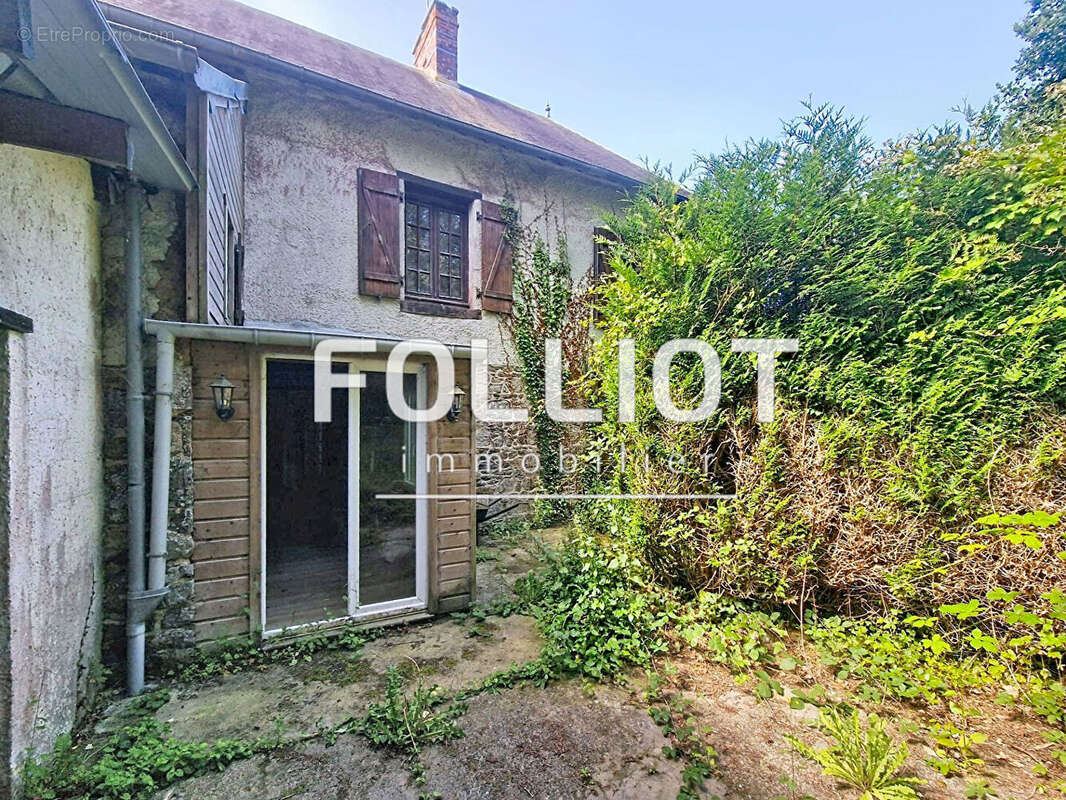 Maison à FEUGERES