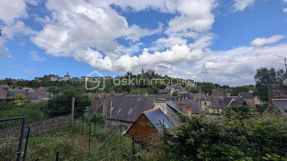 Maison à FOUGERES