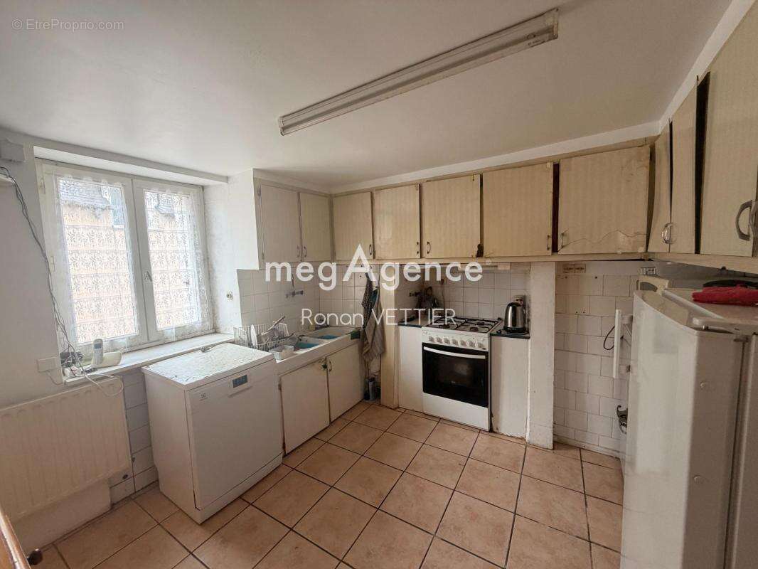 Maison de bourg en pierre 151 m² sur un terrain de 800 m² - photo 7