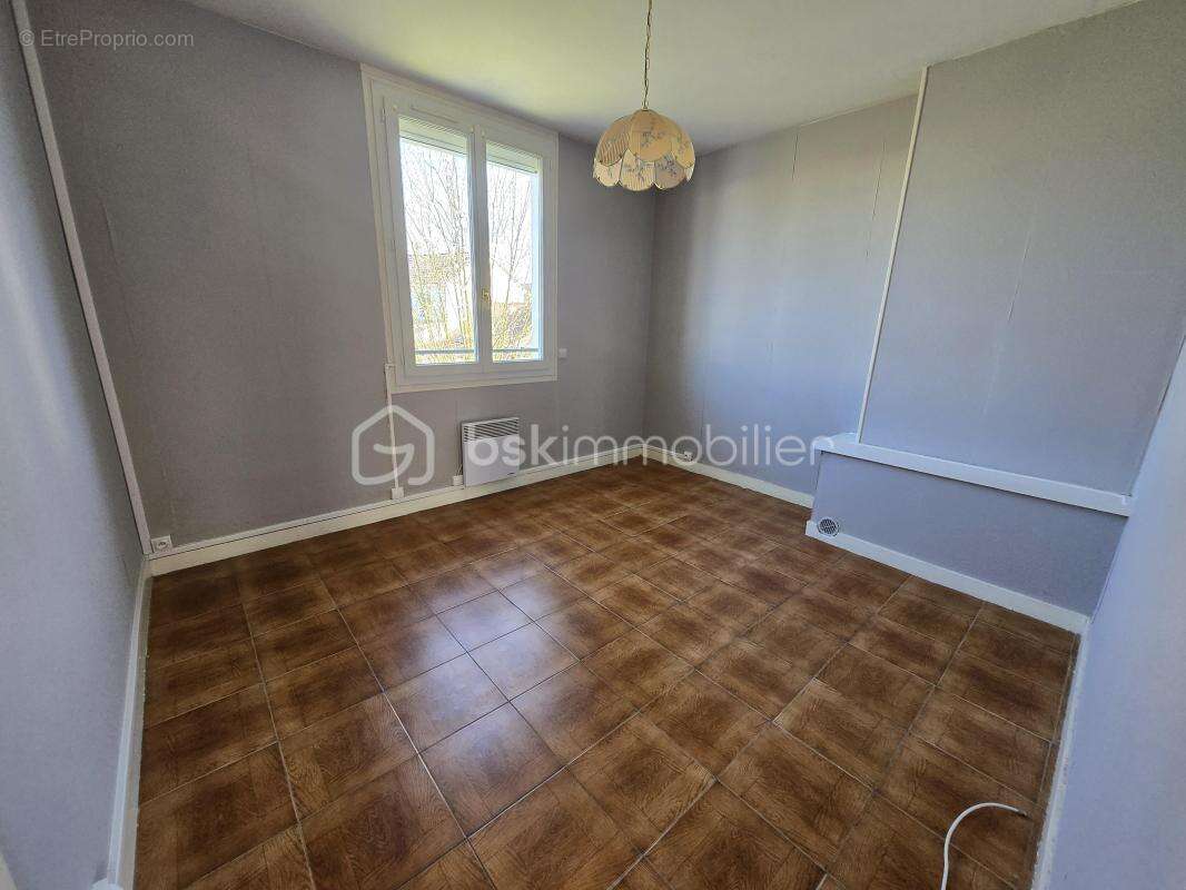 Maison à VARENNES-VAUZELLES