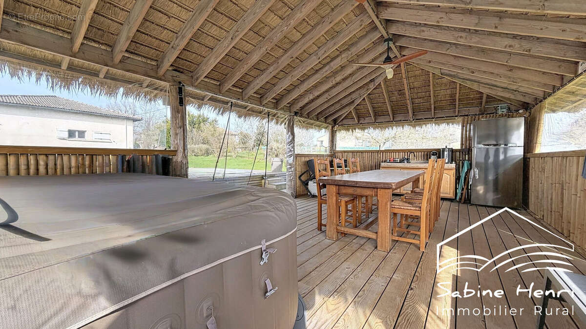 Maison à MIRANDOL-BOURGNOUNAC