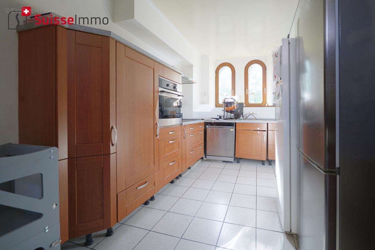 Murs + appartement T5 (+ possibilité fonds restaurant + Licence 4 ) - photo 11