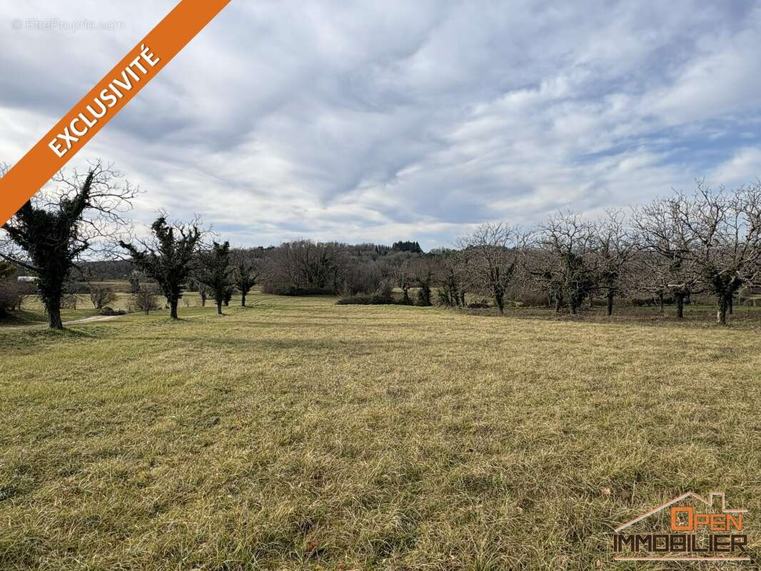 Terrain à NADAILLAC-DE-ROUGE