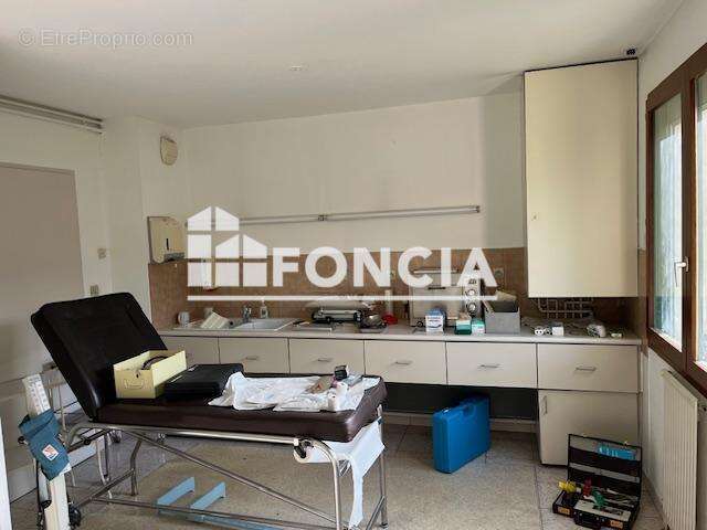 Commerce à FONTAINE