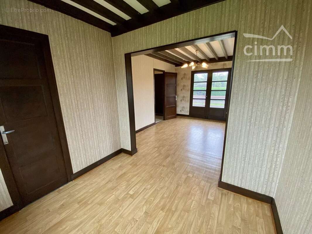 Maison à MONTROND-LES-BAINS