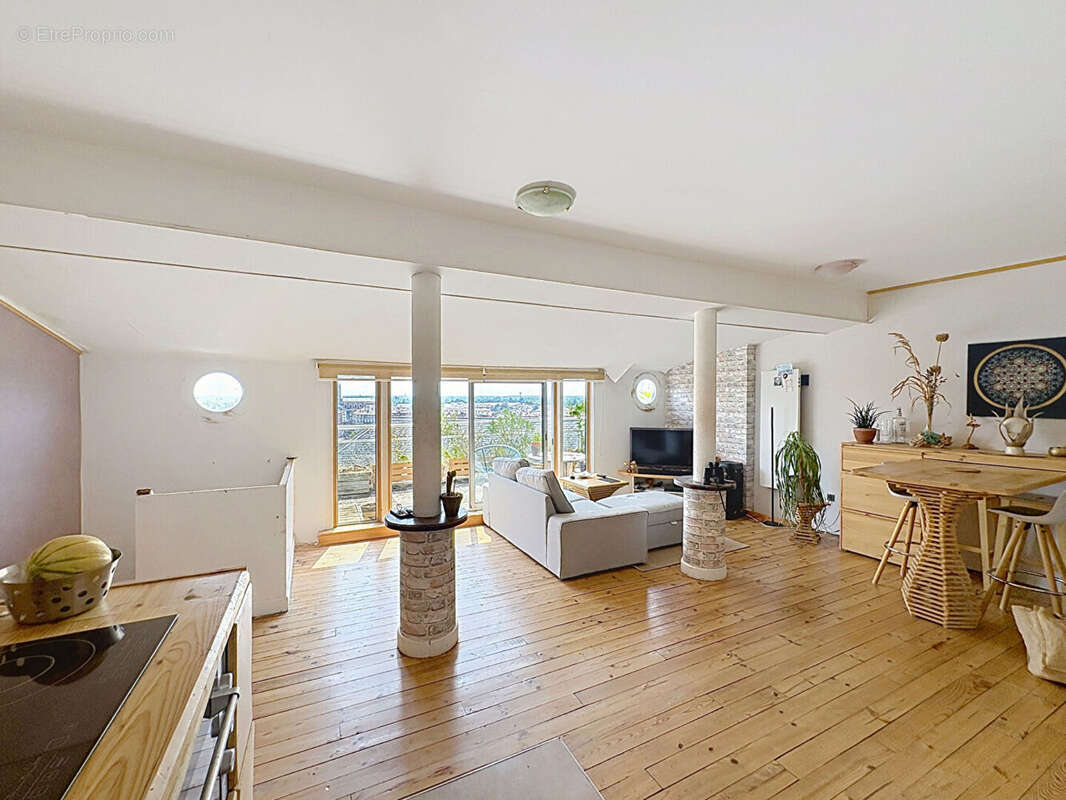 Appartement T2 à vendre avec terrasse panoramique centre-ville de Montauban (82) - photo 2