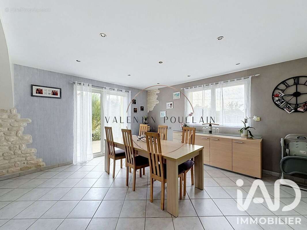 Maison 143 m² à Le Mesnil-Angot  - photo 3
