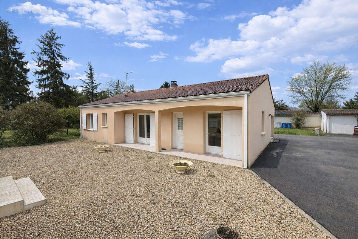 Maison à MOUGON