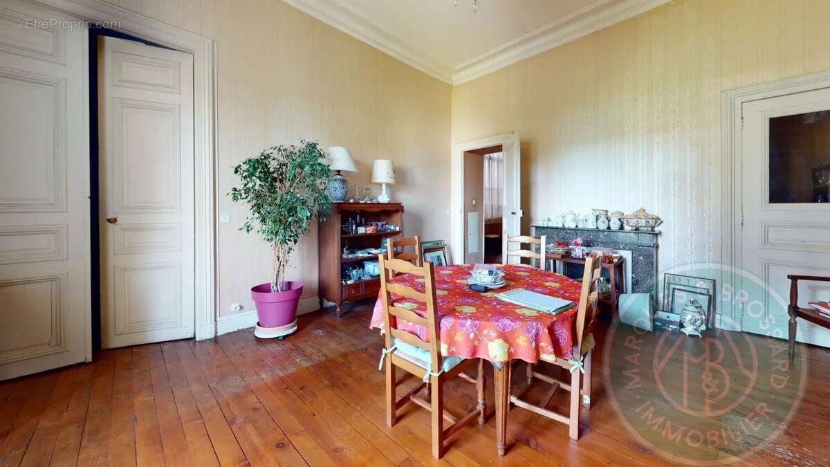 Pau centre  – appartement de 196 m² - parking privatif - photo 12