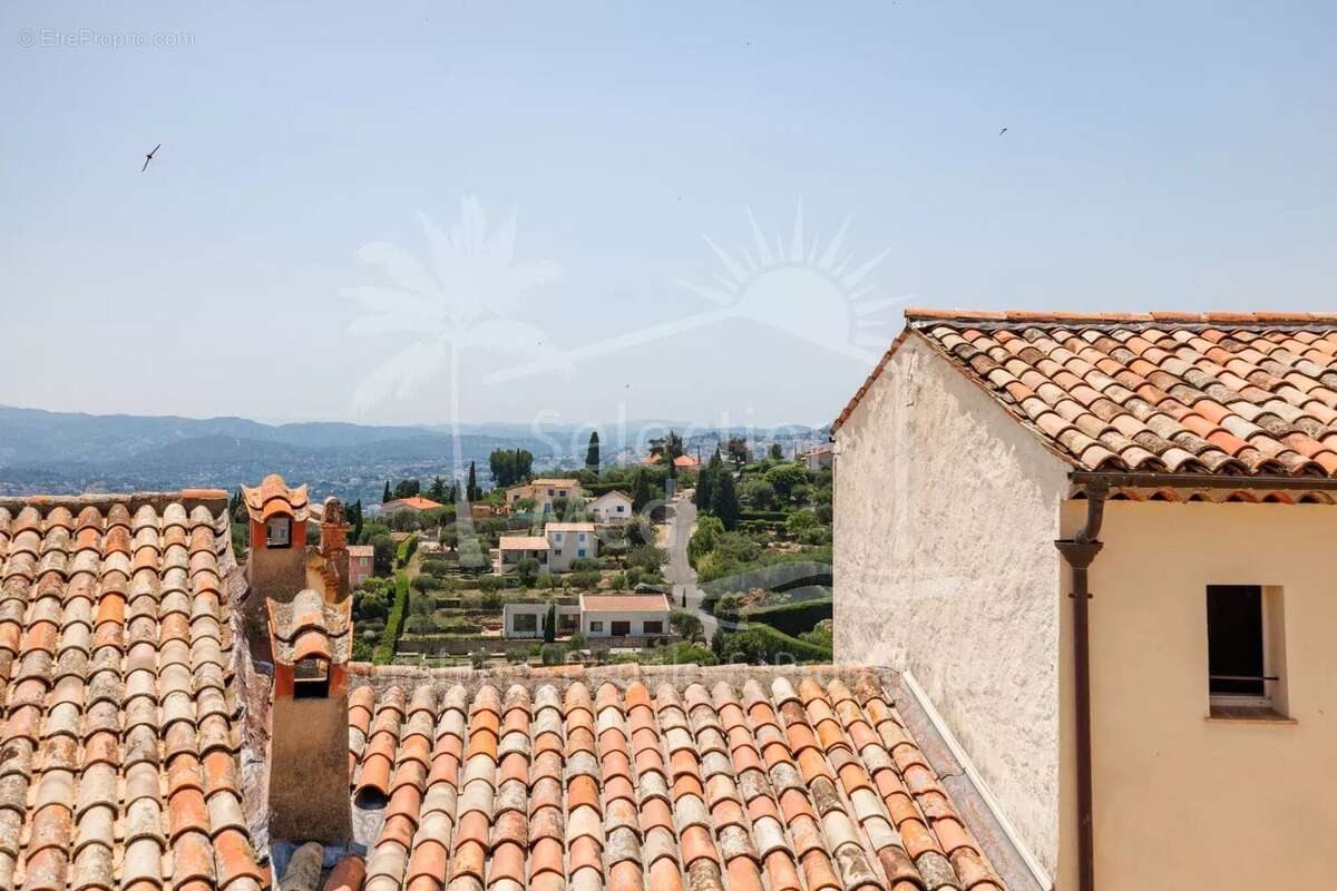 Appartement à CHATEAUNEUF-GRASSE