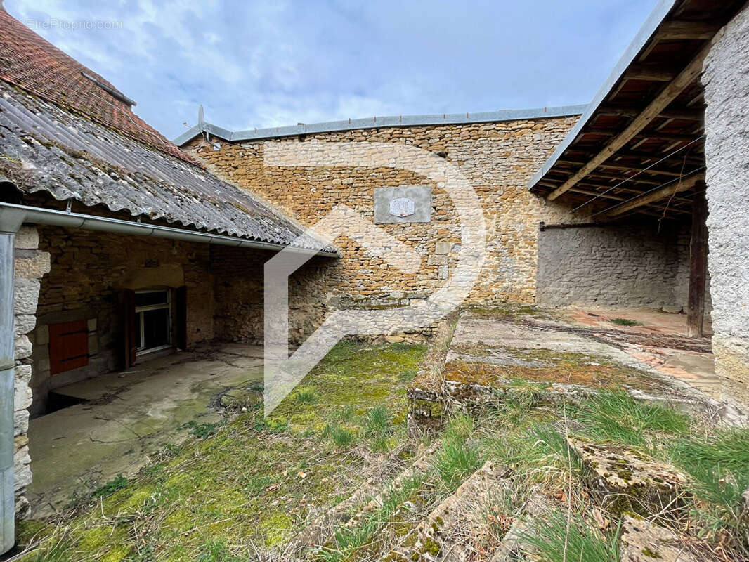 Maison à FAVEROLLES