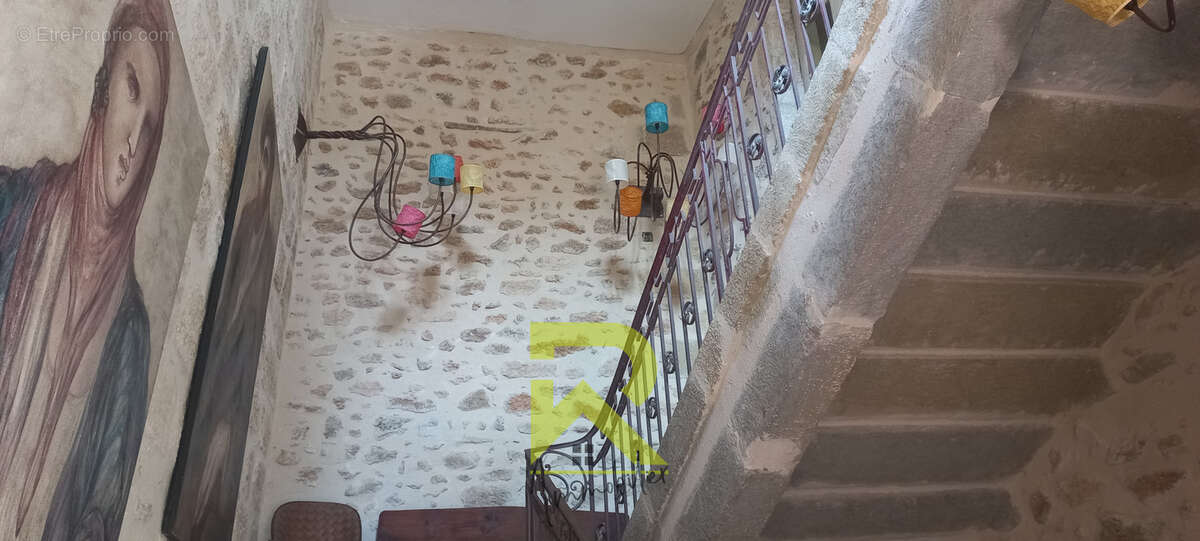 POMEROLS en plein cœur du centre historique une vigneronne entièrement rénovée pour un investissement atypique - photo 24