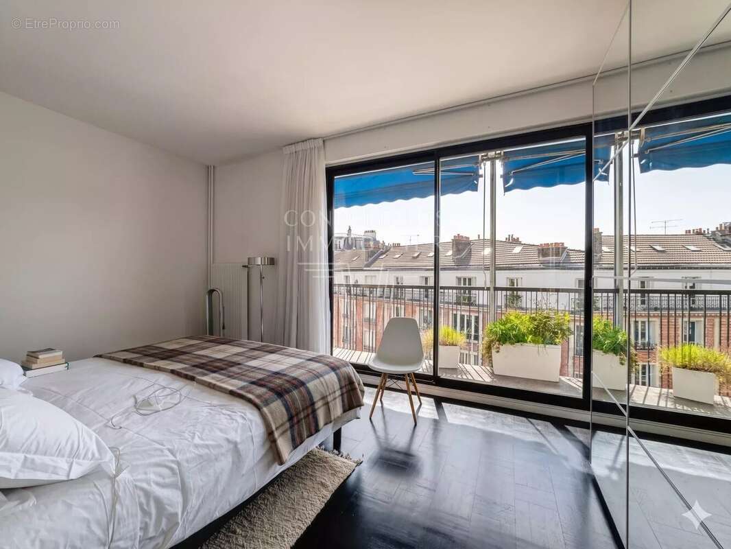 Appartement à PARIS-16E