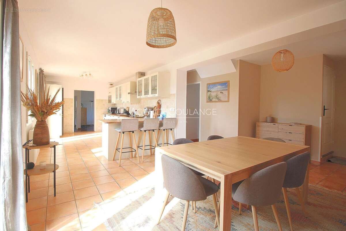 Maison à SAINT-CYR-SUR-MER