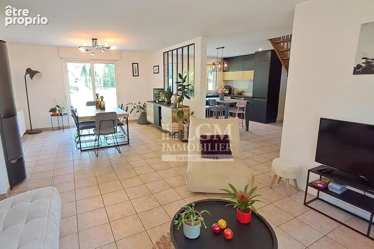 Winnezeele - Maison familiale semi plain-pied, individuelle- 150 m², jardin- Terrain 3 610 m² - photo 2