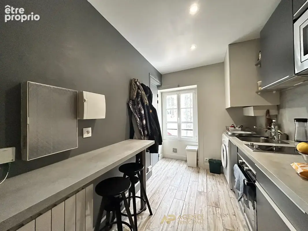Studio hyper centre La Rochelle proche commerces et bus - photo 3