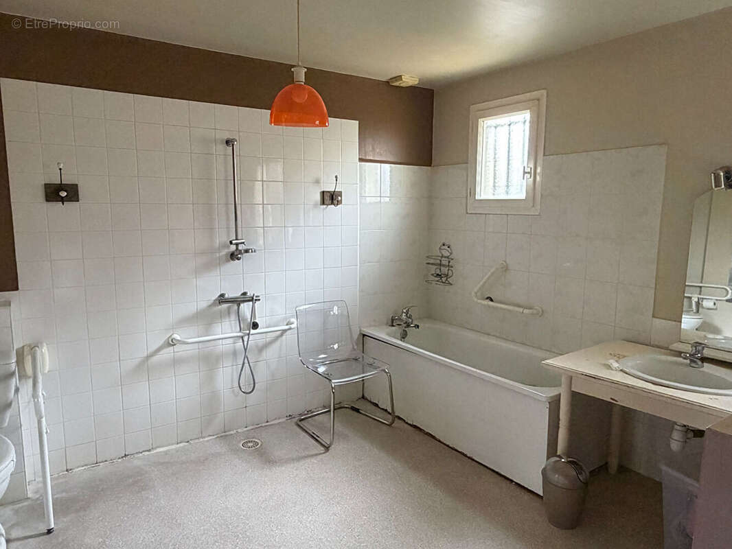 Maison Caudebec Les Elbeuf 4 pièce(s) 104 m2 DPE C - photo 8