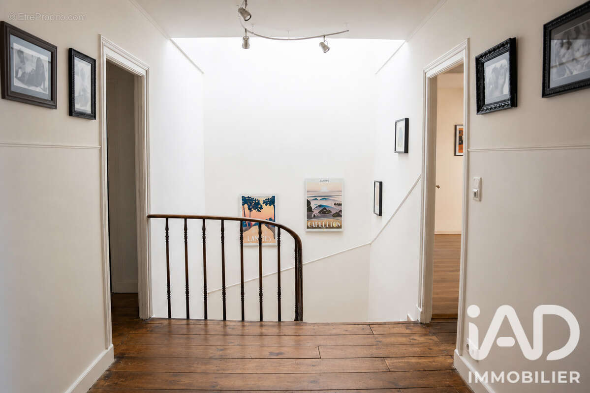 Maison 225 m² à Tarbes  - photo 3