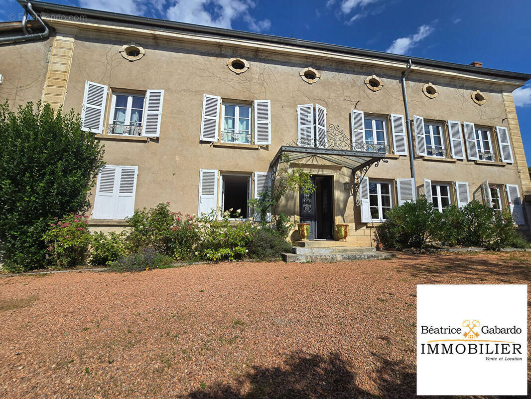 Maison à POULE-LES-ECHARMEAUX