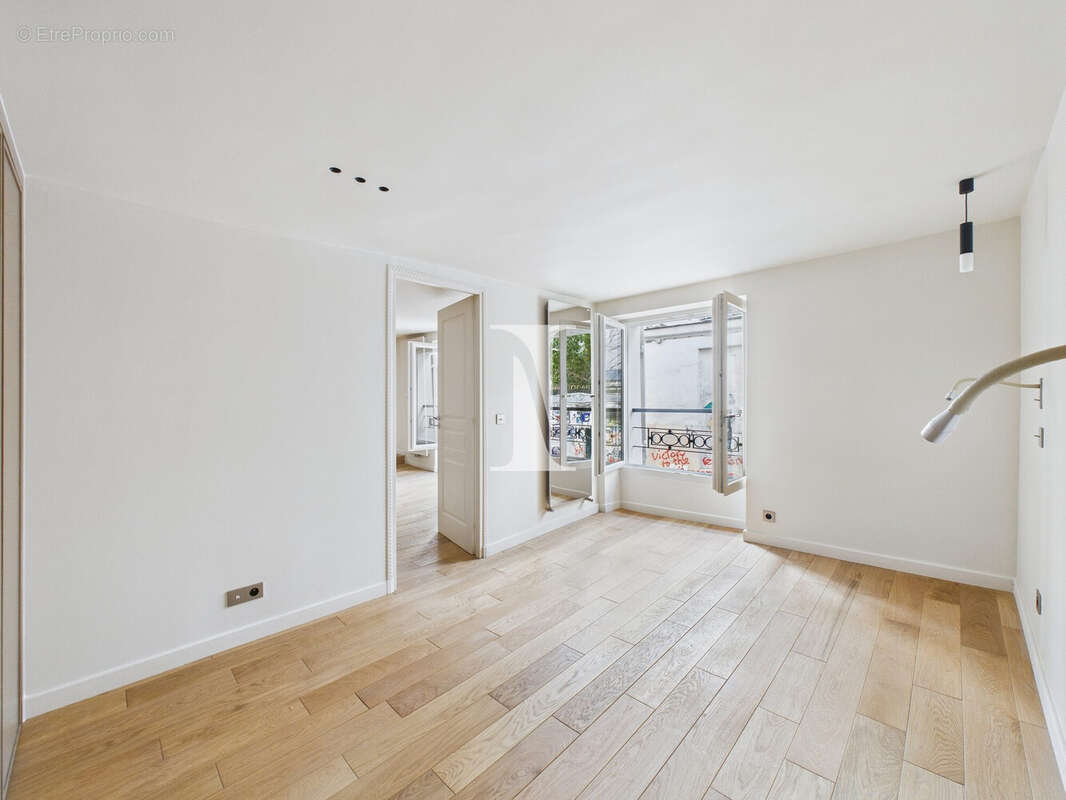 Appartement à PARIS-7E