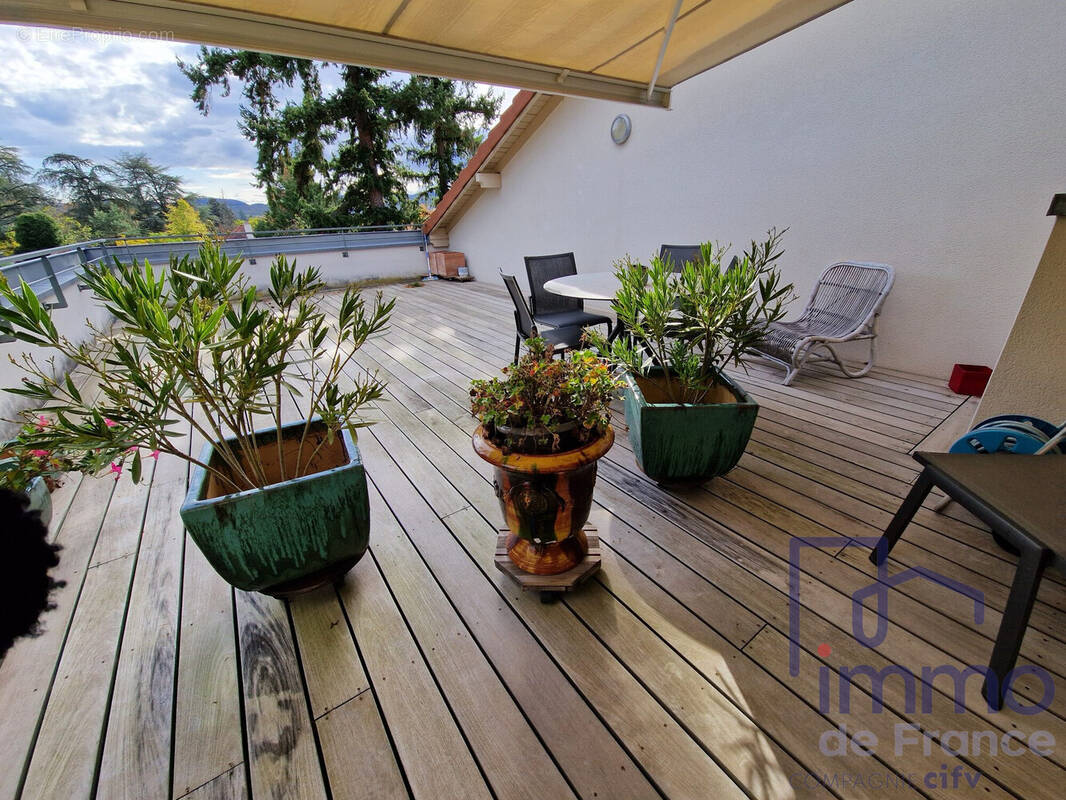 Appartement à SAINT-JUST-SAINT-RAMBERT