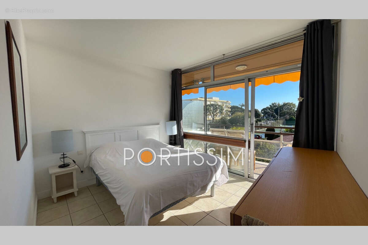 Appartement à SAINT-LAURENT-DU-VAR