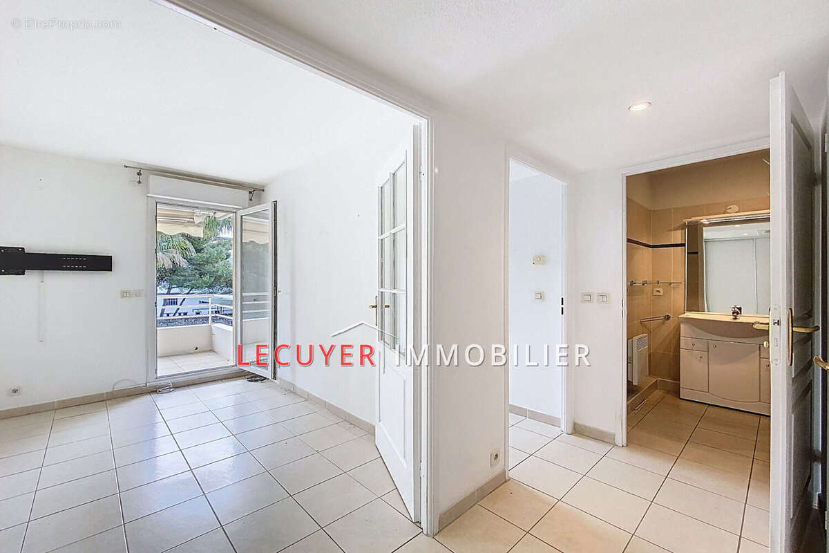 Appartement à VALLAURIS