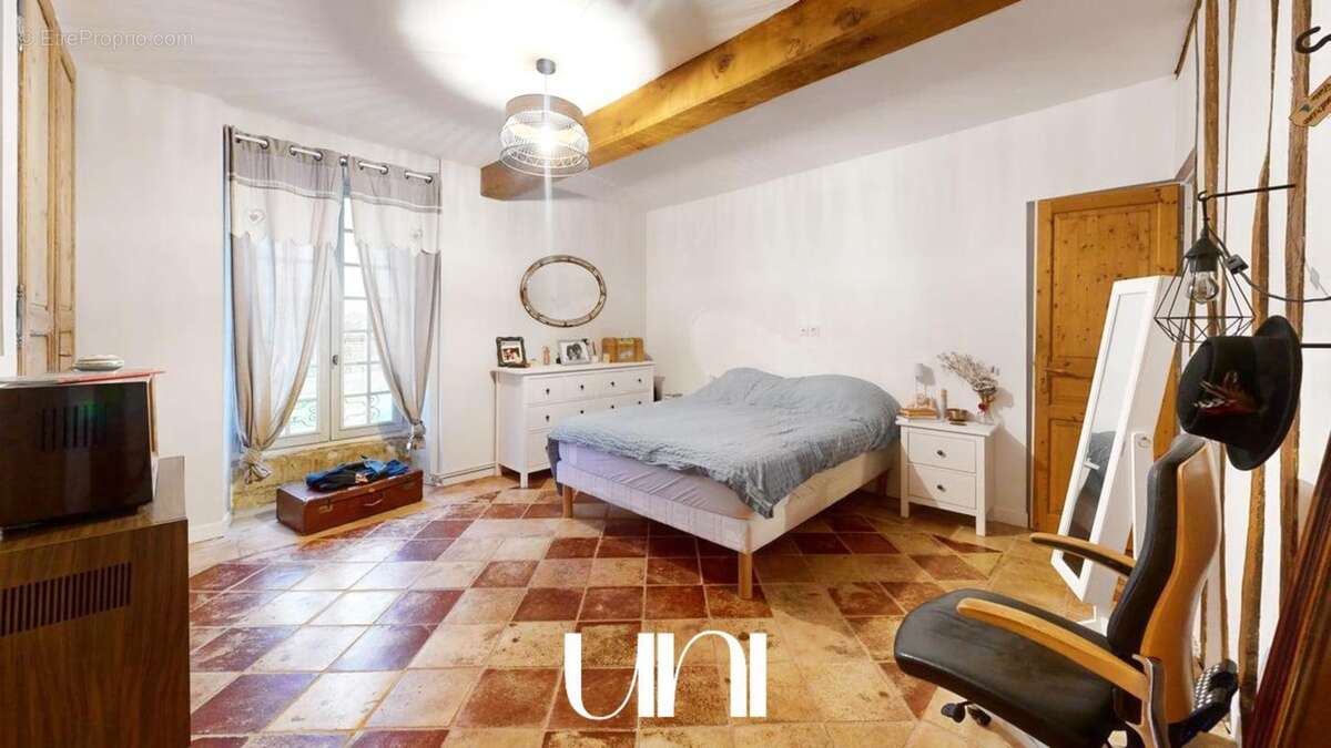 Maison à ARGENCES