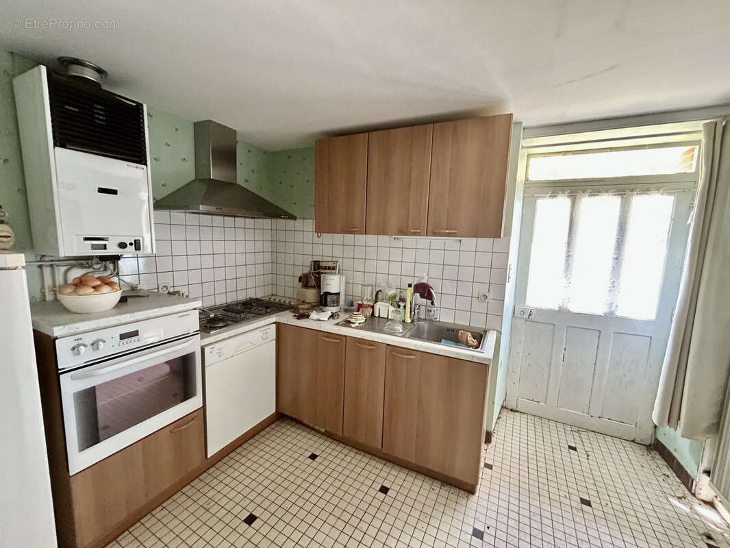 Fort potentiel ! Maison avec studio indépendant, grenier aménageable et jardin - photo 3