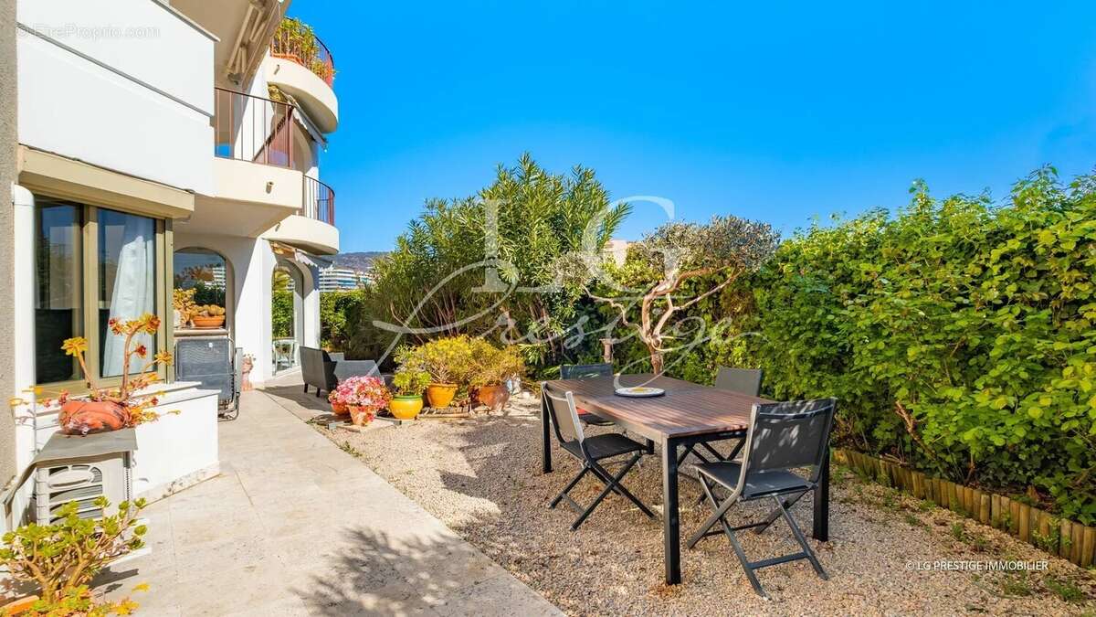 Appartement à MANDELIEU-LA-NAPOULE