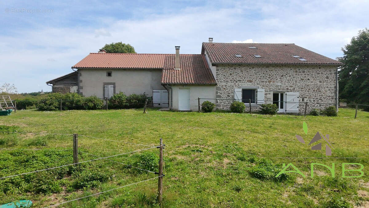 Maison à PIEGUT-PLUVIERS