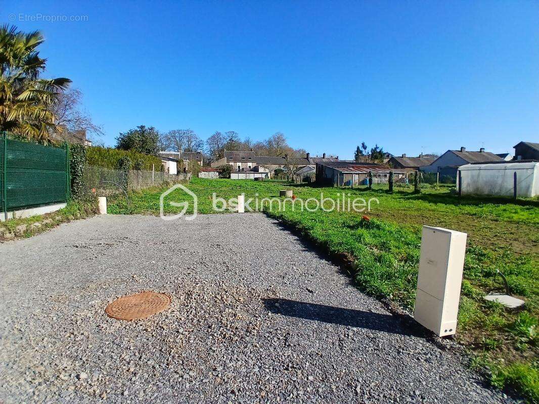 Terrain à LE VAL-SAINT-PERE