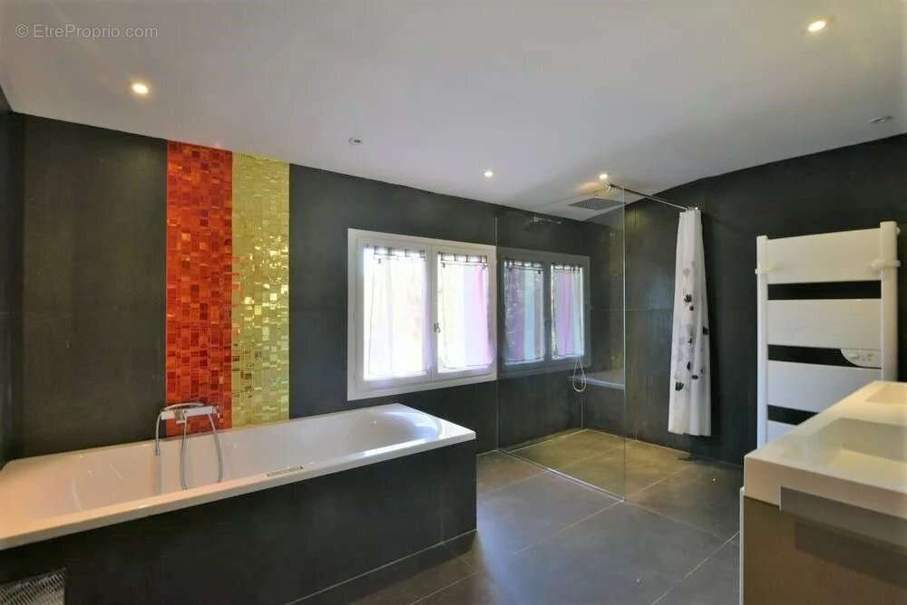 Maison à MONTAUROUX