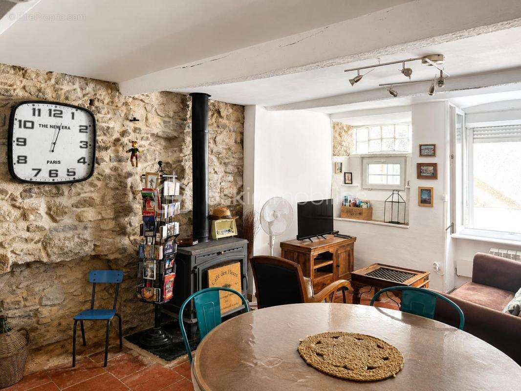 Maison de village - vendue meublée - gîte en location saisonnière - 2 chambres - photo 2