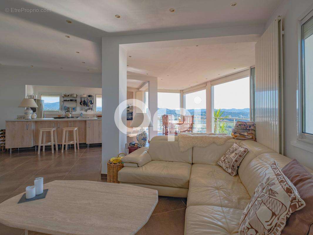 Maison à MANDELIEU-LA-NAPOULE