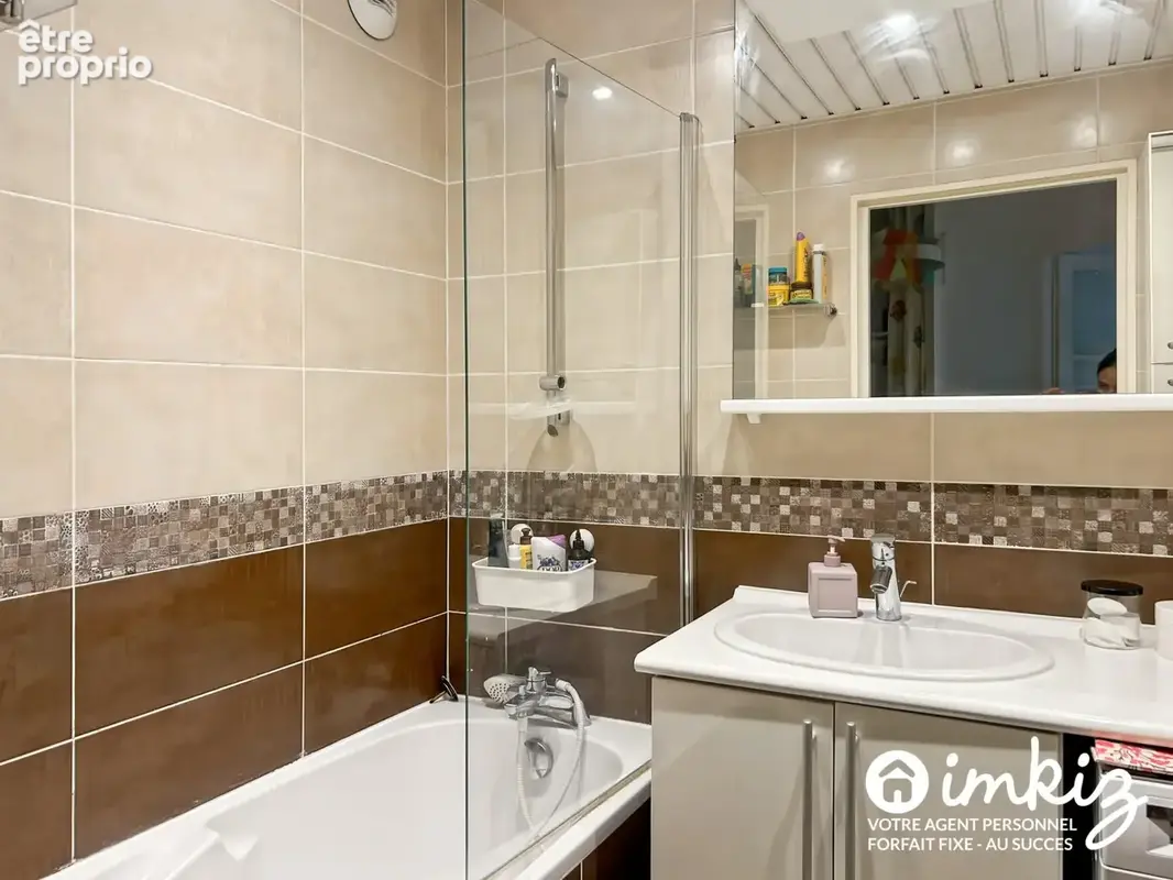 St-Maurice  T5  107 m²  balcon terrasse 2 parkings - photo 12